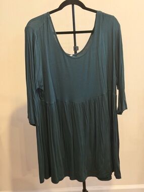 Women’s Emerald Green Scoop Neck Tunic Top